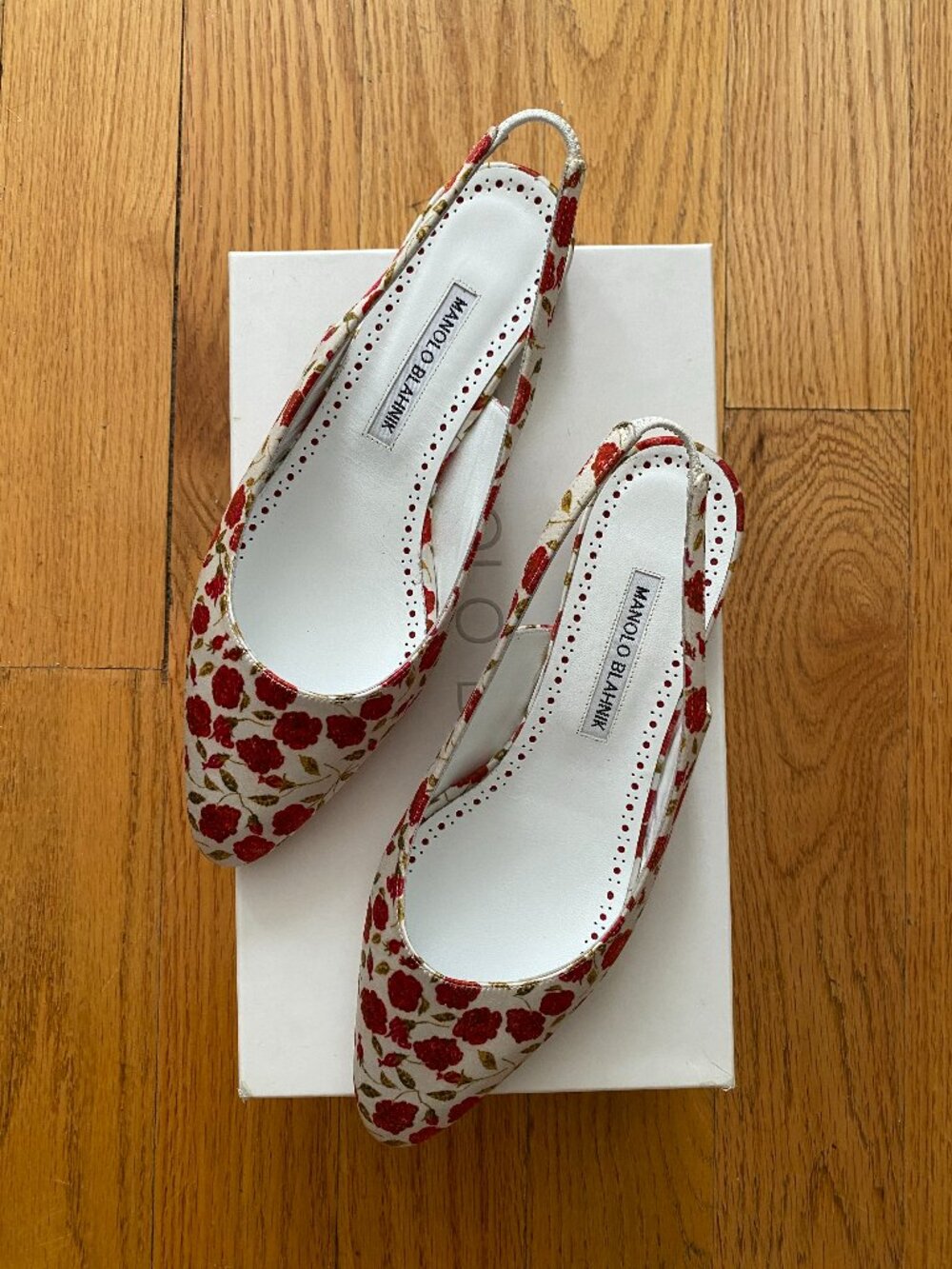 Manolo Blahnik Sawra Satin Slingback Flat Floral 7/37